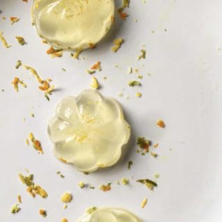 3 pieces of flowers shaped yuzu tea konnyaku jelly