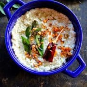 Dessicated coconut and curry leaf chutney in a blue bowl.