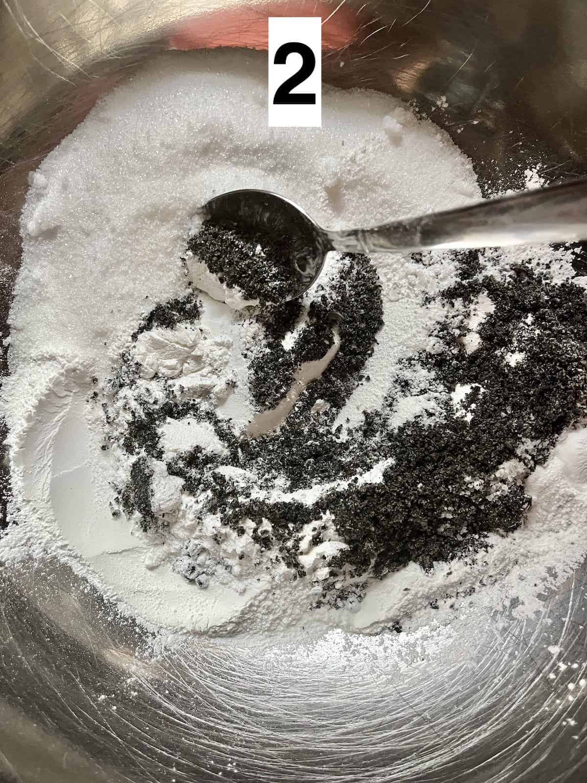 Mixing black sesame powder with glutinous rice flour, sugar, baking powder and salt.