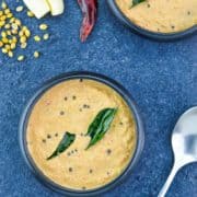 Coconut and tamarind curry in a black bowl.