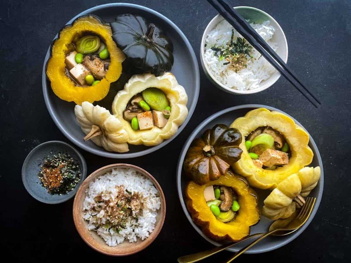 4 mini stuffed pumpkins with 2 bowls of rice