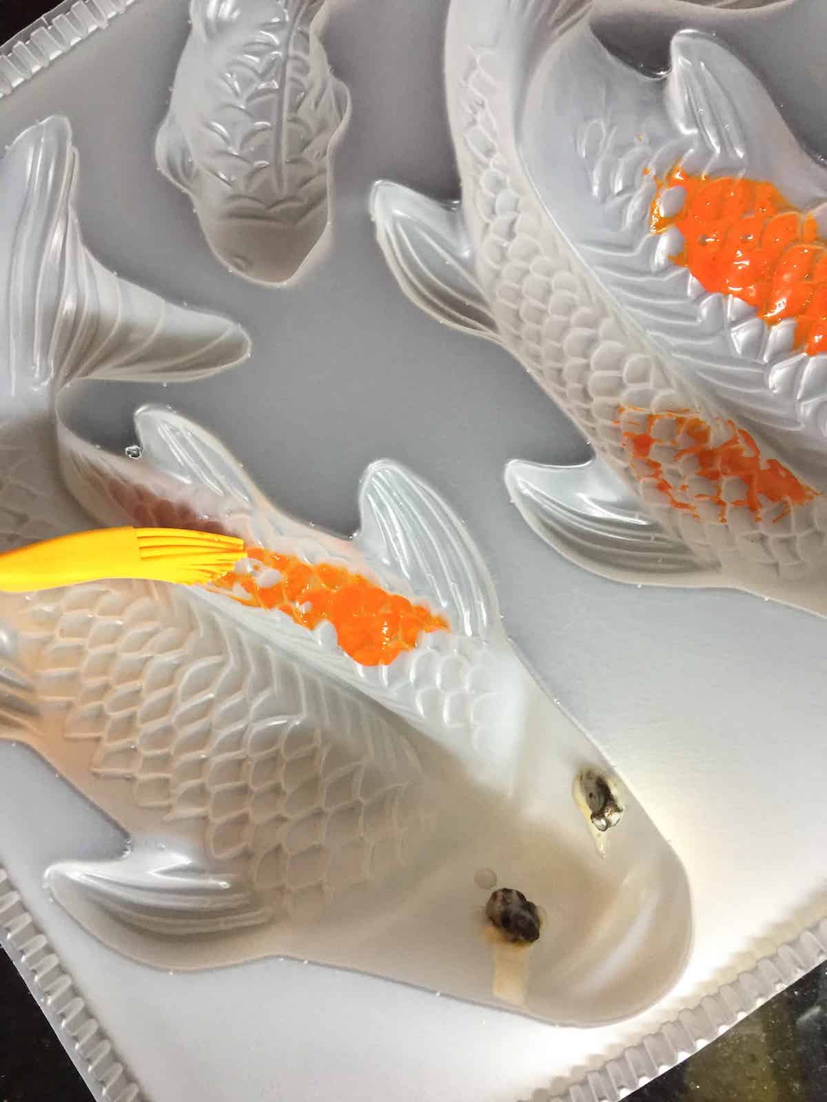 Painting the koi fish jelly mold