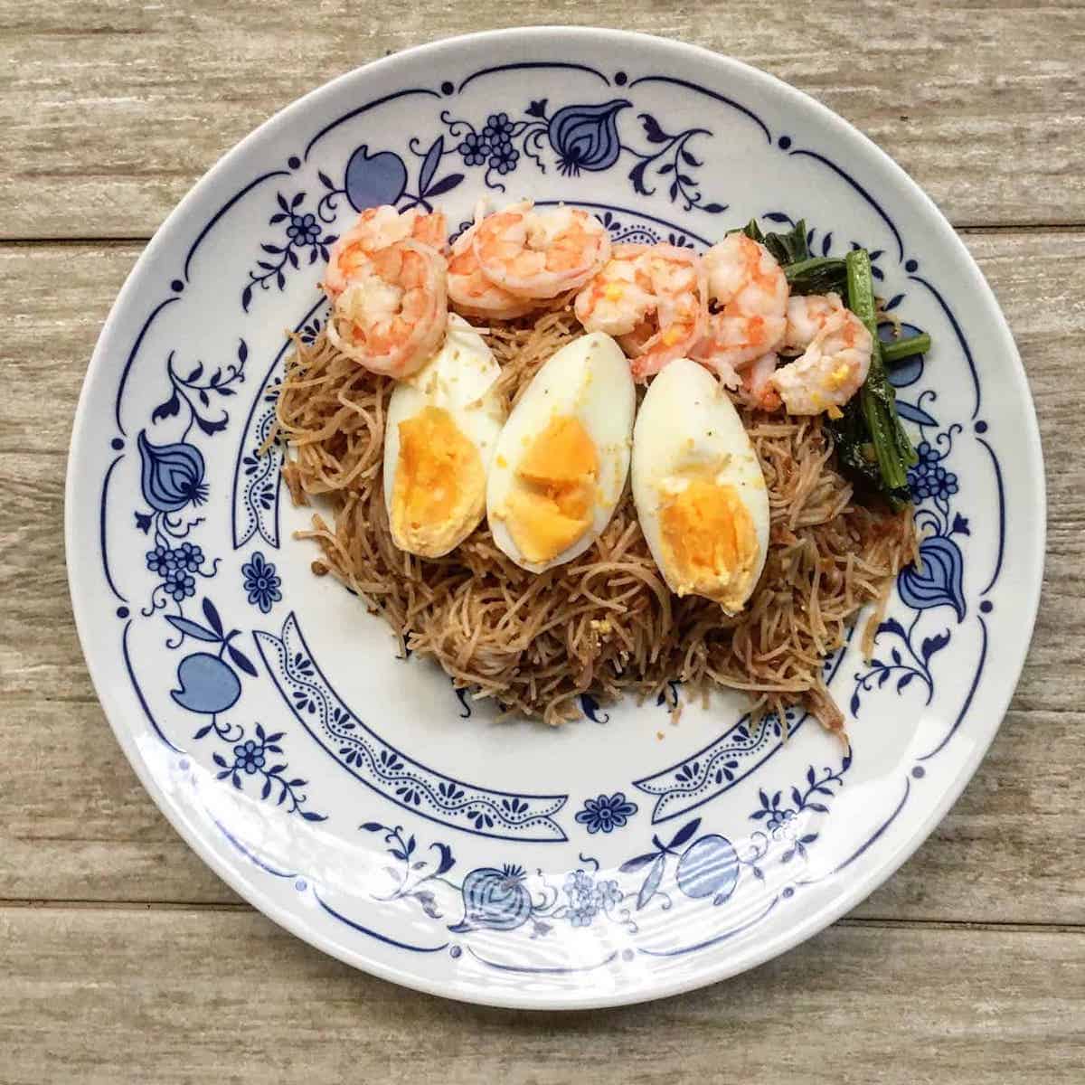 Dry mee siam with prawns and hard boiled egg