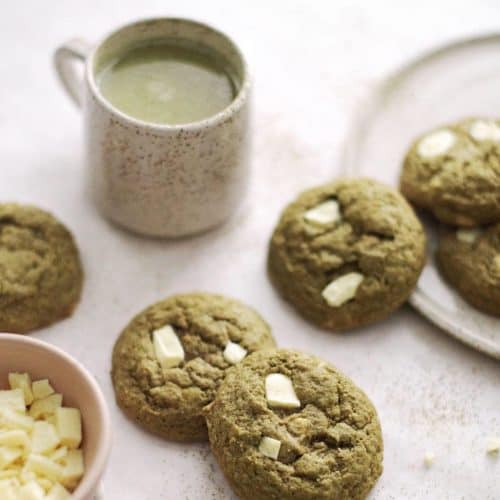 Matcha and white chocolate cookies with matcha latte