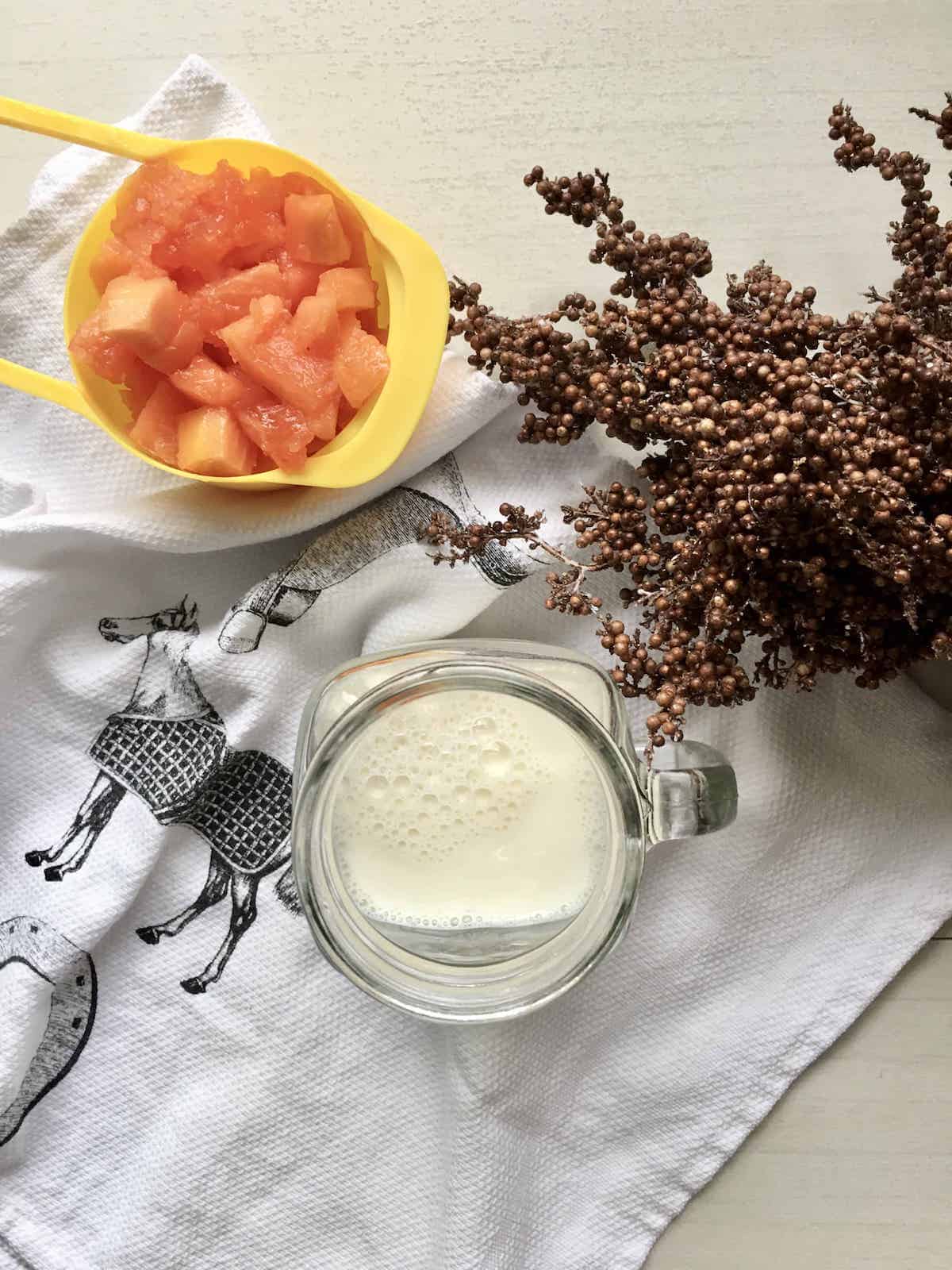 The 2 ingredients needed for Taiwanese papaya milk