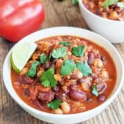 A bowl of red vegan chilli sin carne