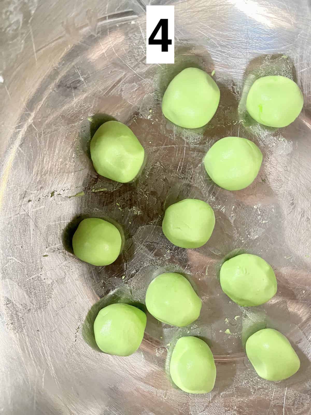 11 balls of pandan flavoured raw tang yuan.