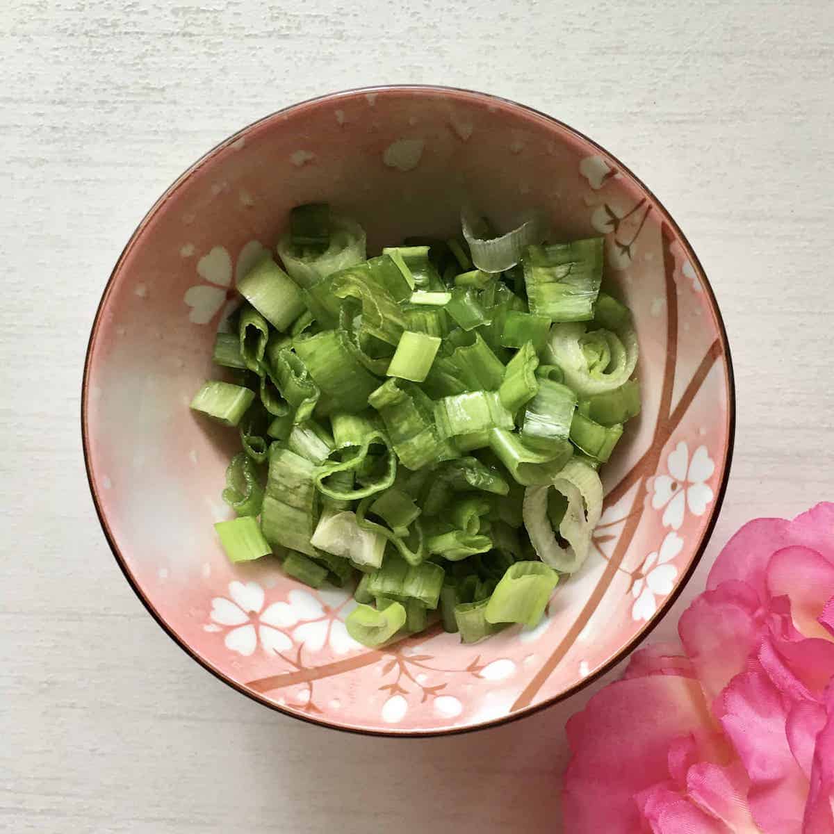 https://www.greedygirlgourmet.com/wp-content/uploads/2022/03/Green-spring-onions.jpg