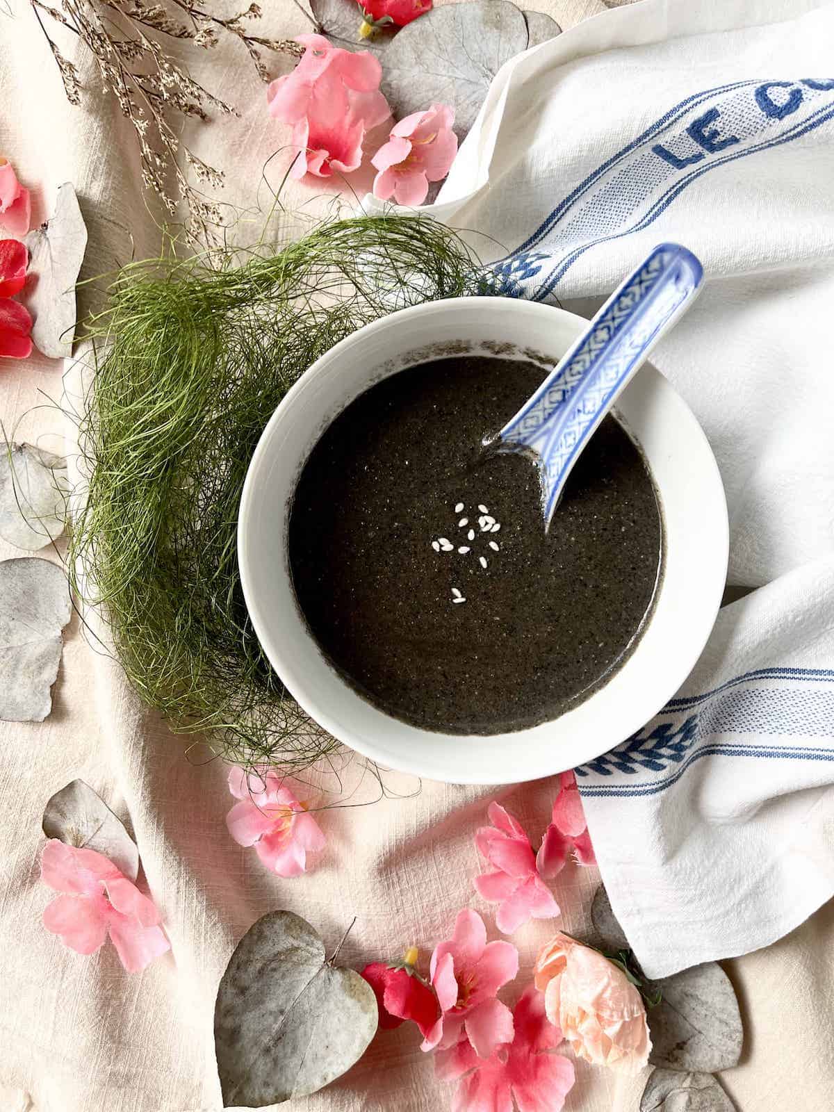 A bowl of thick, rich and creamy black sesame Zhi Ma Hu.