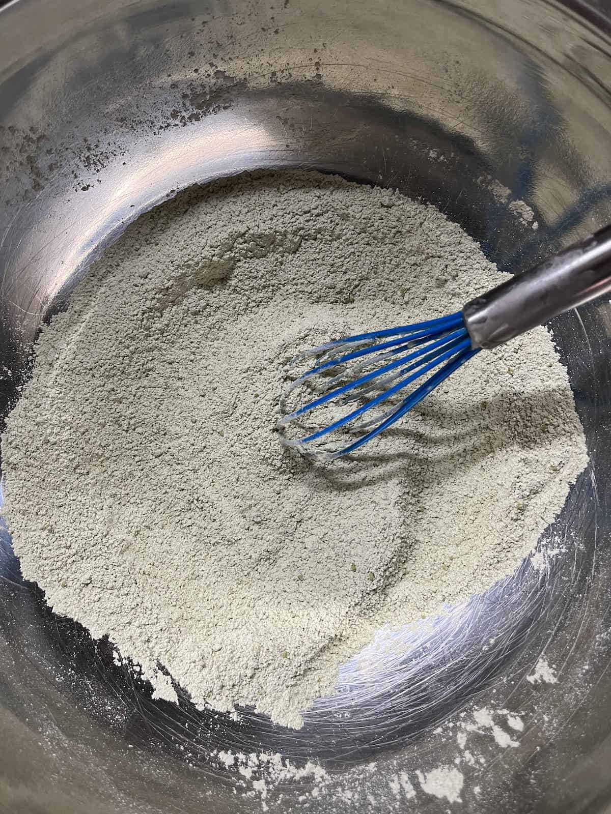 Matcha powder, glutinous rice flour, baking powder, sugar and salt all mixed up.