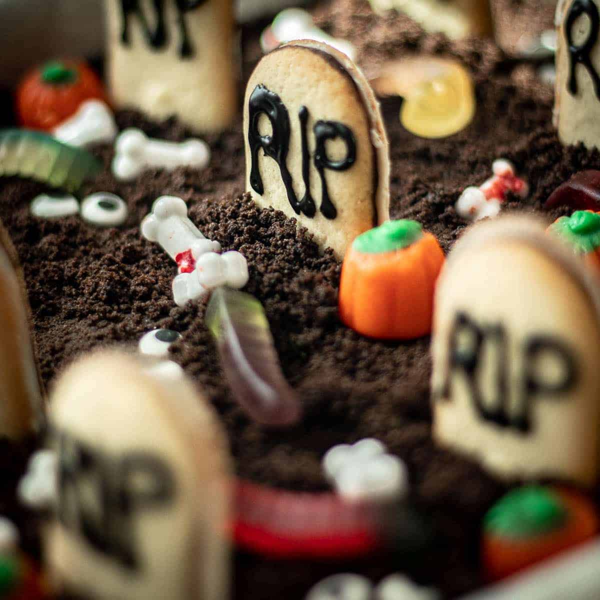 Close-up of Rest In Peace signs on a graveyard brownie Halloween dessert.