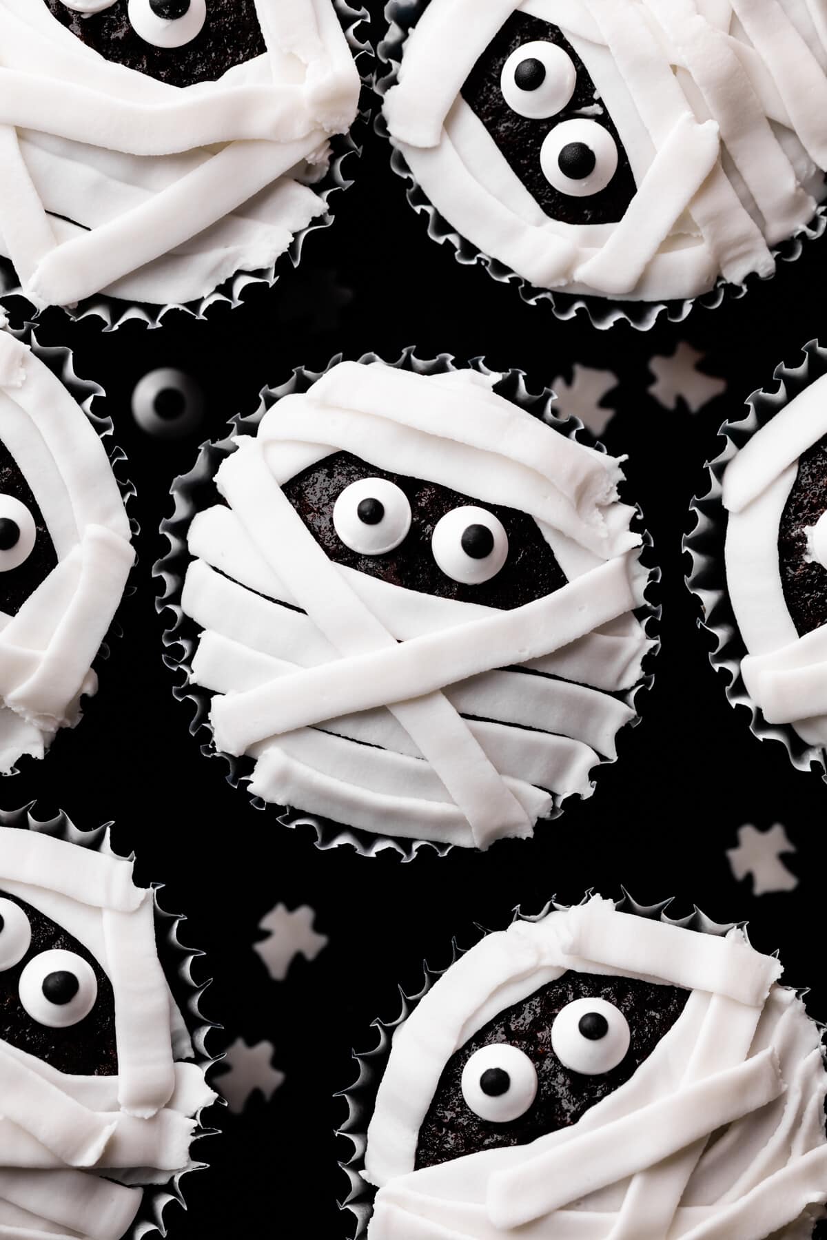 Black and white Mummy decorated cupcakes.