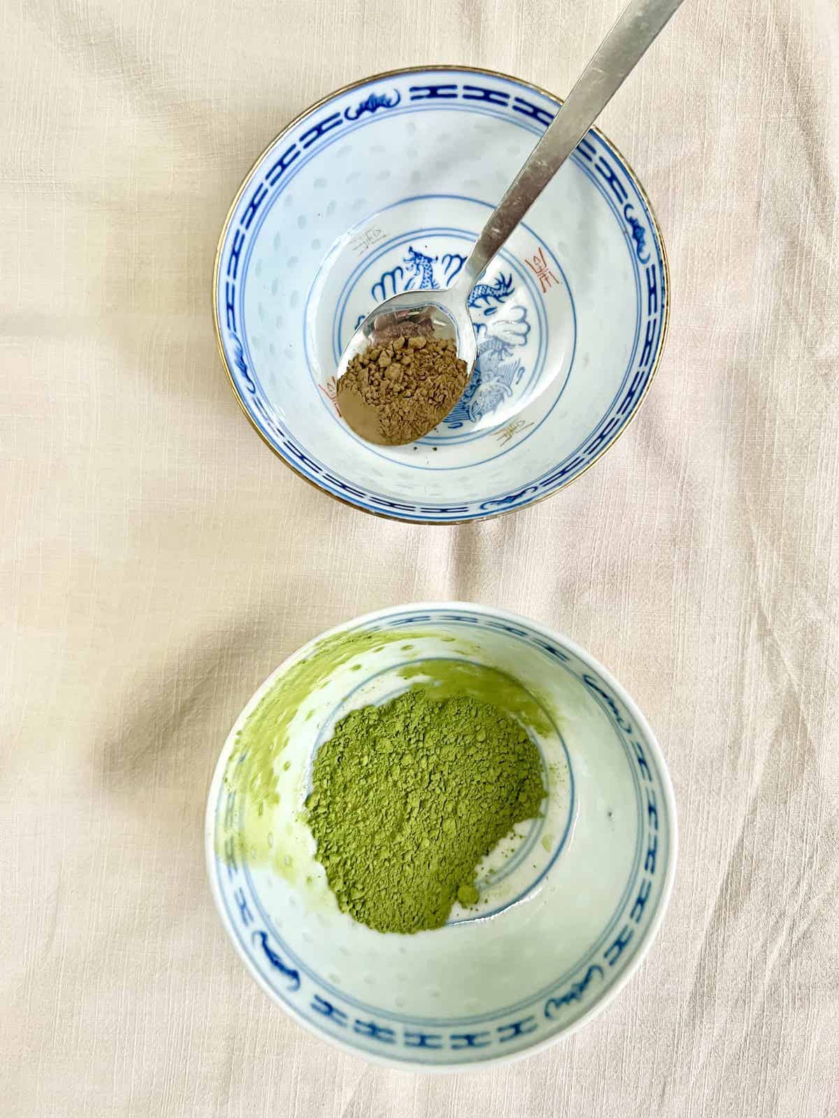 Hojicha Powder and Matcha Powder in different bowls.