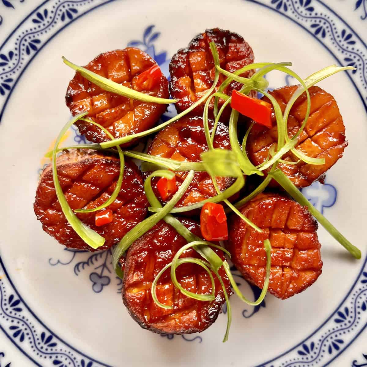 7 pieces of oyster mushrooms in gochujang sauce.